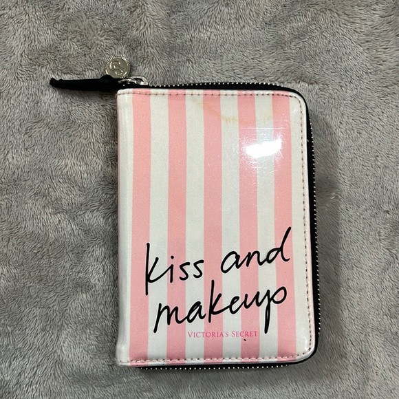 Victoria’s Secret Makeup case - Picture 1 of 6